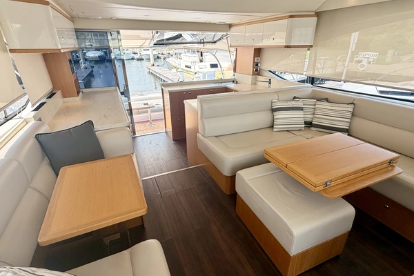 2017 Riviera 52