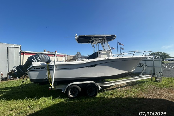 22' Grady-White starboard profile