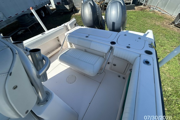 22' Grady-White cockpit aft1