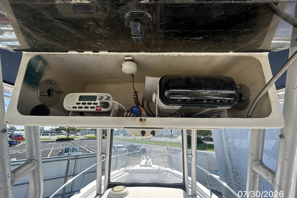 22' Grady-White helm electronics
