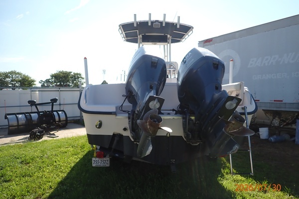 Photo of the 2004 Grady-White 257 Advance