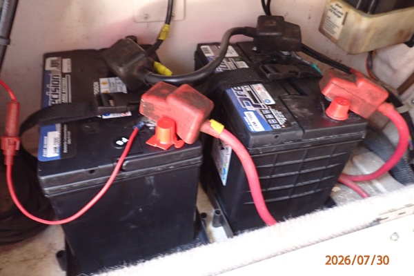 22' Grady-White batteries