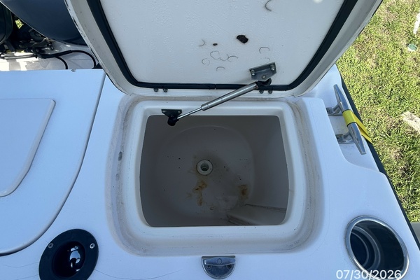 22' Grady-White transom livewell