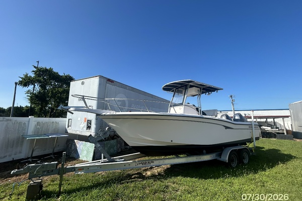 22' Grady-White port forward profile