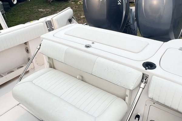 22' Grady-White cockpit seating1