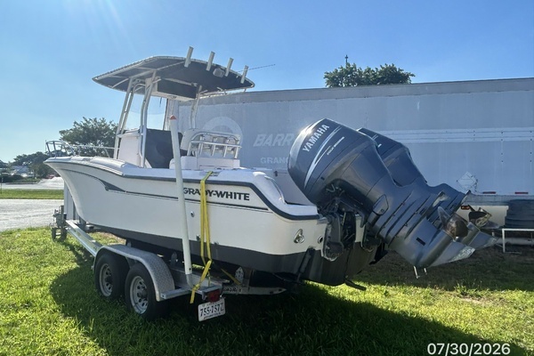 Photo of the 2004 Grady-White 257 Advance