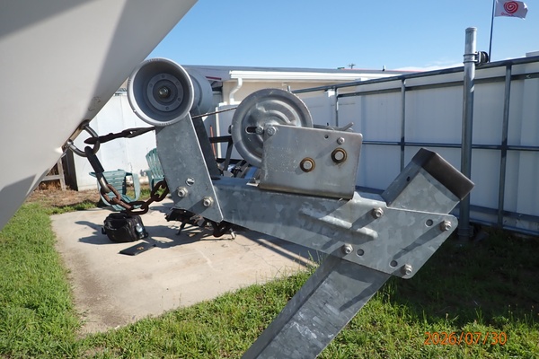 22' Grady-White trailer winch
