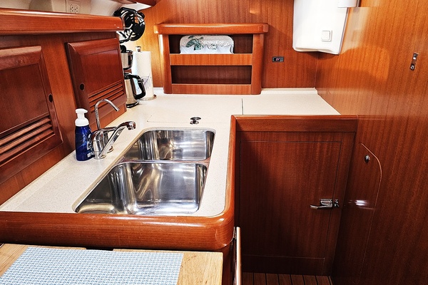 Elixir 43ft Beneteau Yacht For Sale
