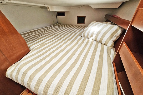 Elixir 43ft Beneteau Yacht For Sale