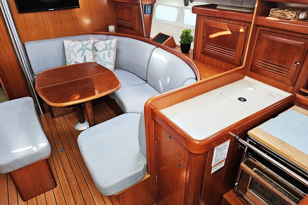 Elixir 43ft Beneteau Yacht For Sale