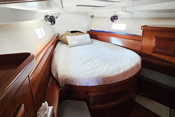 Elixir 43ft Beneteau Yacht For Sale