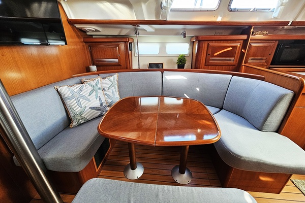Elixir 43ft Beneteau Yacht For Sale