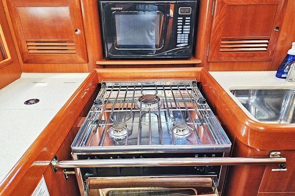 Elixir 43ft Beneteau Yacht For Sale
