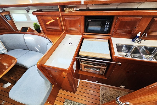 Elixir 43ft Beneteau Yacht For Sale
