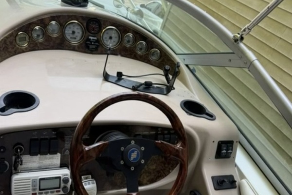 27ft Four Winns Yacht For Sale