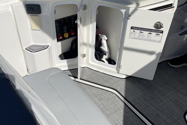 29ft Monterey Yacht For Sale