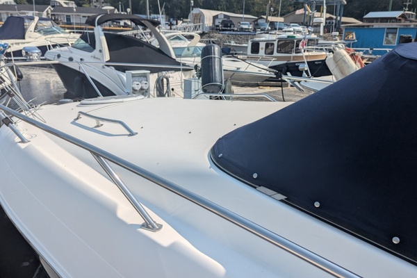 Escape II 28ft Larson Yacht For Sale