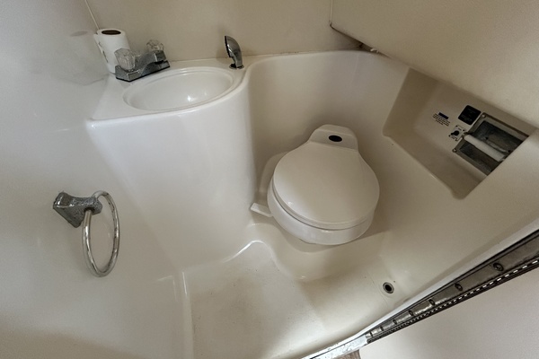 27ft Wellcraft Yacht For Sale