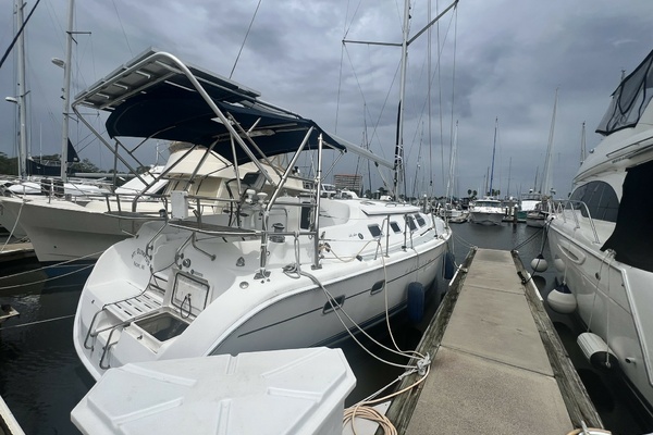 2007 Hunter 41 Deck Salon