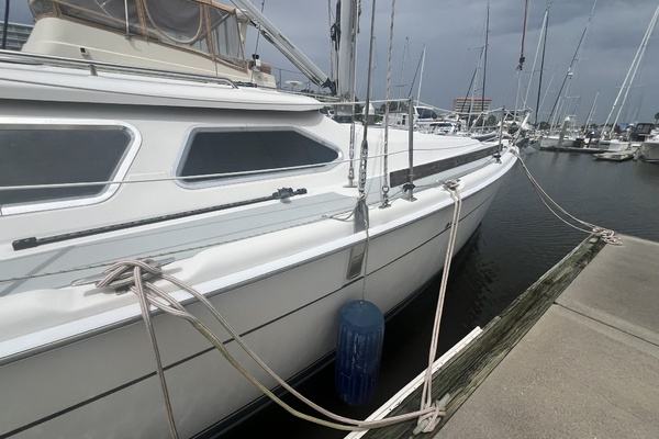 Mt  Olympus 41ft Hunter Yacht For Sale