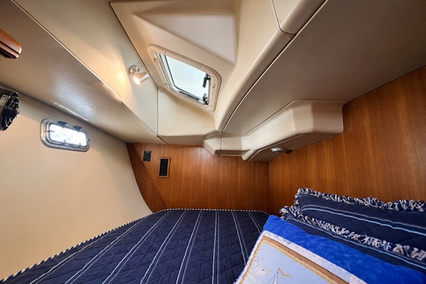 Mt  Olympus 41ft Hunter Yacht For Sale