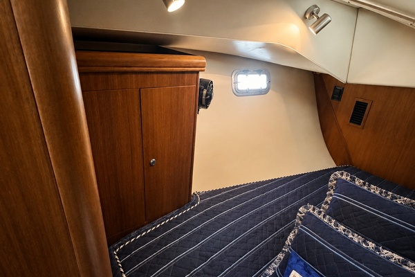 Mt  Olympus 41ft Hunter Yacht For Sale