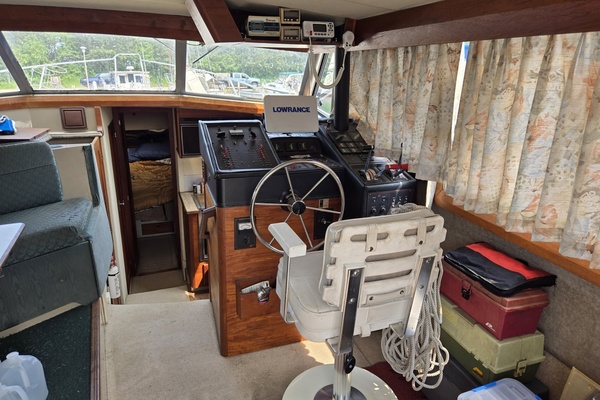 38ft Bayliner Yacht For Sale
