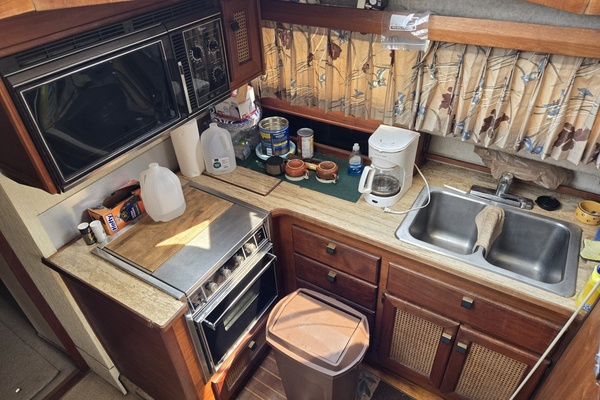 38ft Bayliner Yacht For Sale