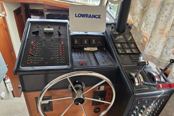 38ft Bayliner Yacht For Sale