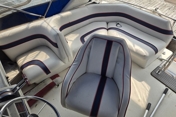 38ft Bayliner Yacht For Sale