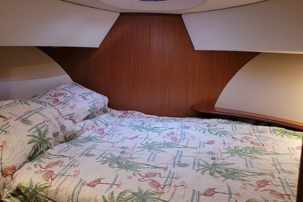 Midnight Blue 35ft Silverton Yacht For Sale