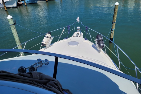 Midnight Blue 35ft Silverton Yacht For Sale