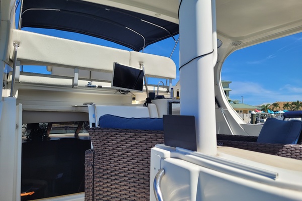 Midnight Blue 35ft Silverton Yacht For Sale