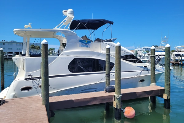 Photo of the 2008 Silverton 35 MY "Midnight Blue"