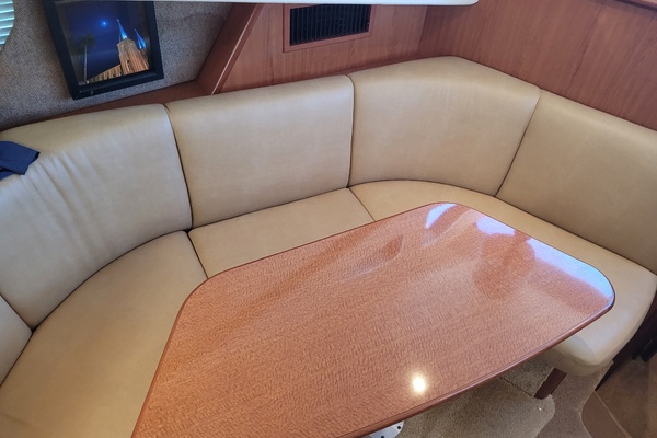 Midnight Blue 35ft Silverton Yacht For Sale