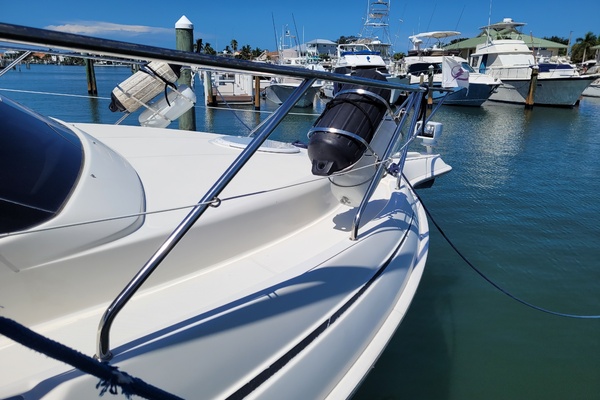 Midnight Blue 35ft Silverton Yacht For Sale