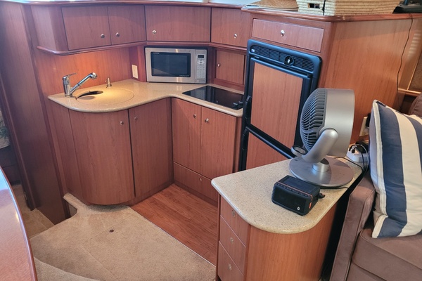 Midnight Blue 35ft Silverton Yacht For Sale