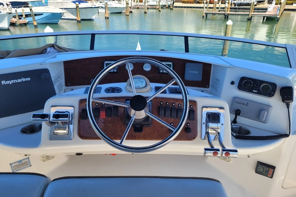 Photo of the 2008 Silverton 35 MY "Midnight Blue"