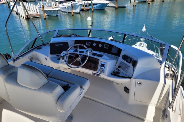 Midnight Blue 35ft Silverton Yacht For Sale