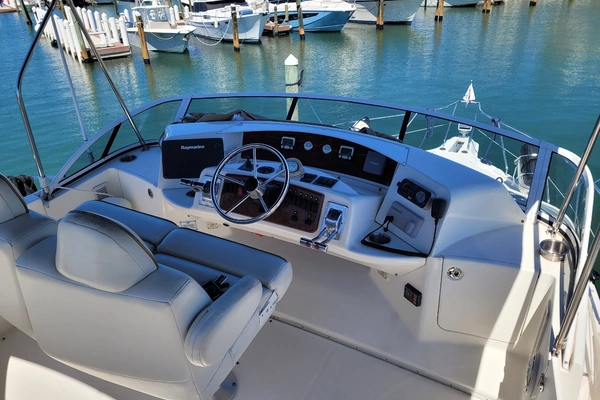 Photo of the 2008 Silverton 35 MY "Midnight Blue"