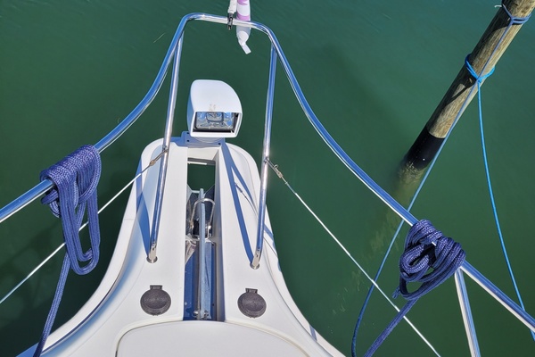 Midnight Blue 35ft Silverton Yacht For Sale