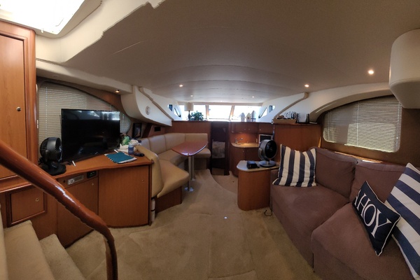 Midnight Blue 35ft Silverton Yacht For Sale