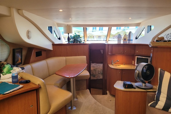 Midnight Blue 35ft Silverton Yacht For Sale