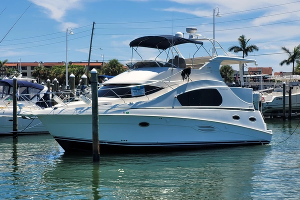Photo of the 2008 Silverton 35 MY "Midnight Blue"