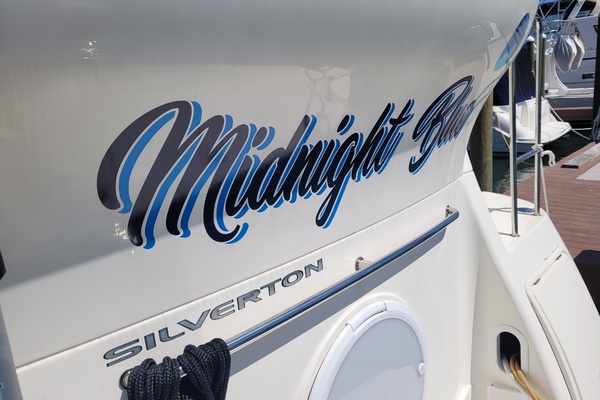 Midnight Blue 35ft Silverton Yacht For Sale