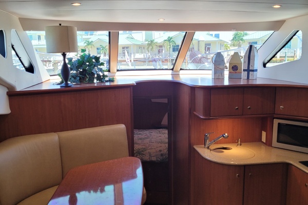 Midnight Blue 35ft Silverton Yacht For Sale