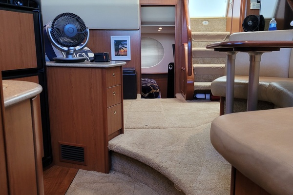 Midnight Blue 35ft Silverton Yacht For Sale