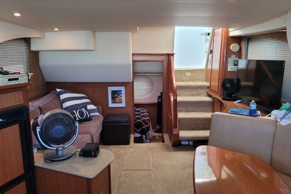 Midnight Blue 35ft Silverton Yacht For Sale