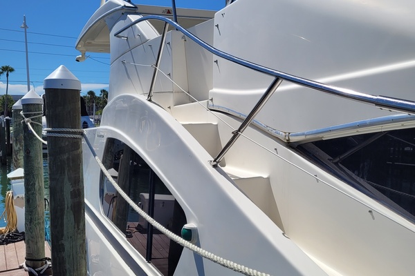 Midnight Blue 35ft Silverton Yacht For Sale