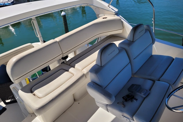 Photo of the 2008 Silverton 35 MY "Midnight Blue"